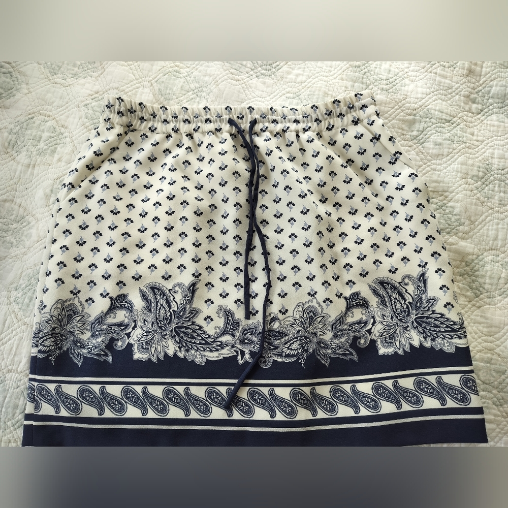 Ann Taylor Skirt Women's - Picture 2 of 7